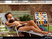 Hannah Simone is a TV babe who looks like a skinnier Kim Kardashian