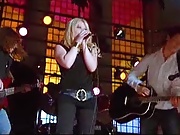 Pretty celeb Hilary Duff in her sexy fitted top perofrms onstage