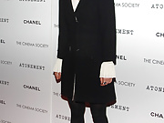 Keira Knightley wears her seductive dresses at the red carpet