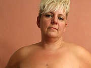 Blonde mature Nicole getting soaking wet 