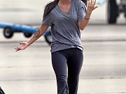 Bare boobs and sporty pants toe of Megan Fox