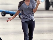 Bare boobs and sporty pants toe of Megan Fox 