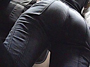 When the girls are on shopping they dont pay attention on cam shooting their jeans ass 