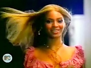 Beyonce Knowels performs in fitting dress 