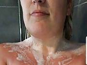 Sexting from this busty milf wife